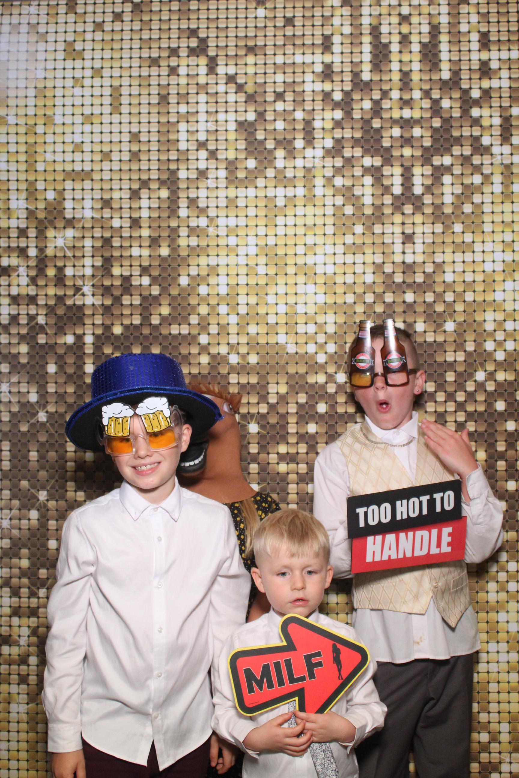 Rebecca & Simon   | View more photos from the event at gallery.magicimages.uk/u/MagicImages/Rebecca-Simon